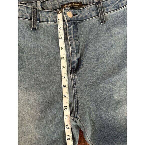 Boho Bell Bottom Light Wash Stretchy Jeans Size 4 - Picture 8 of 9